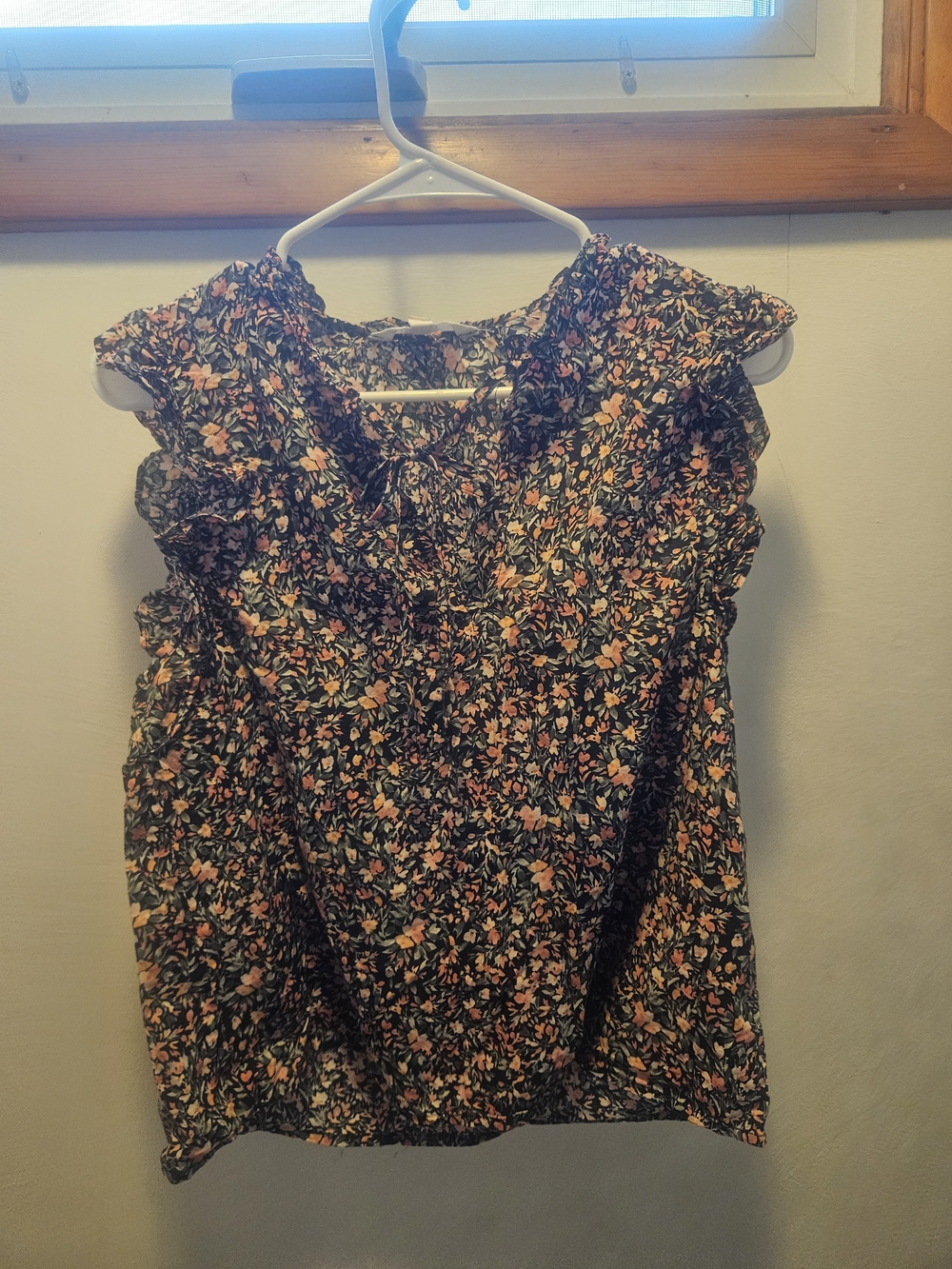 BB Dakota by Steve Madden Black Floral Ruffle-Sleeve Blouse